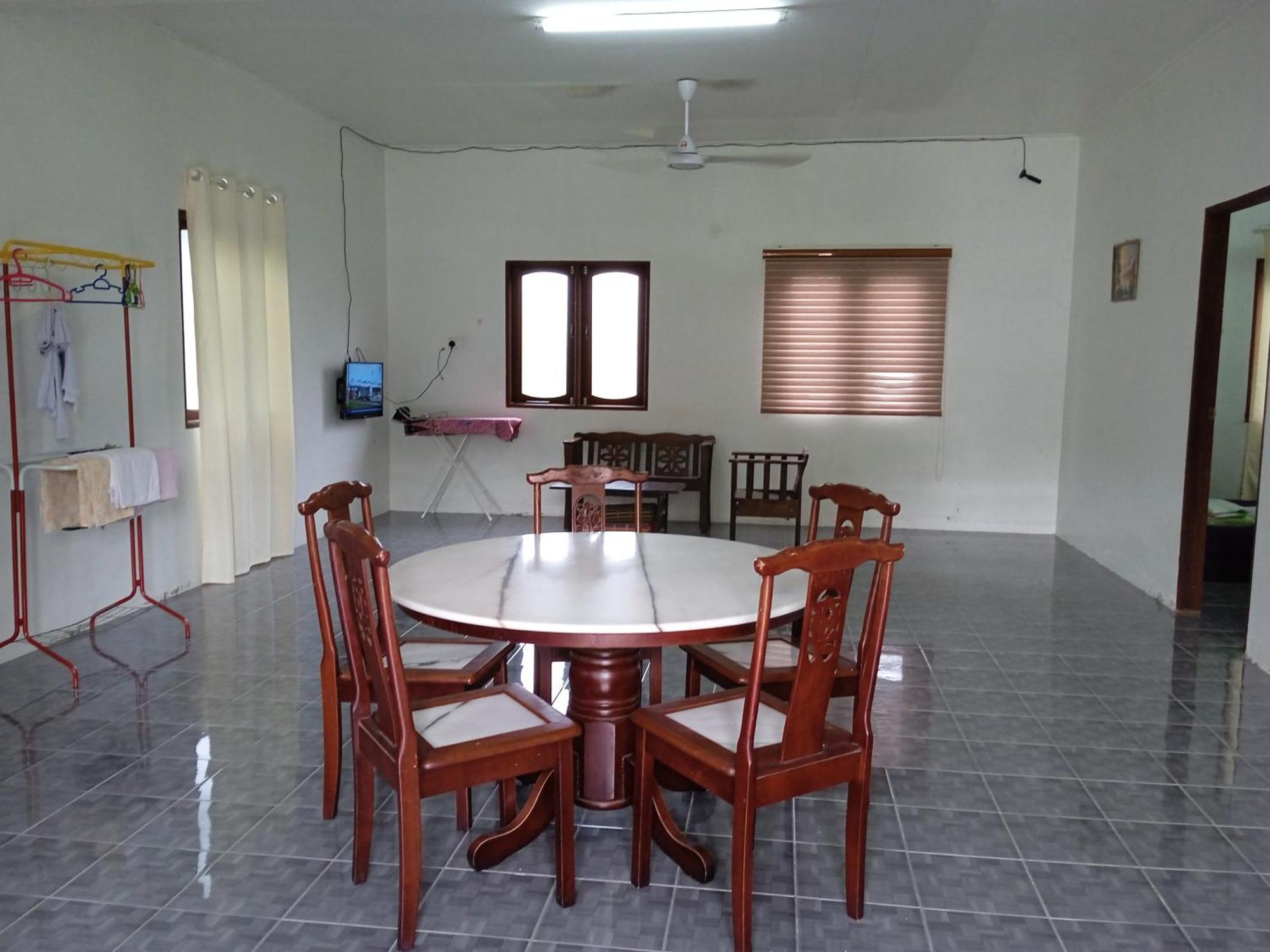 Idaman Di Dengan 2 Bilik Aircond - Harga Utk 1 Rumah Kuala Terengganu